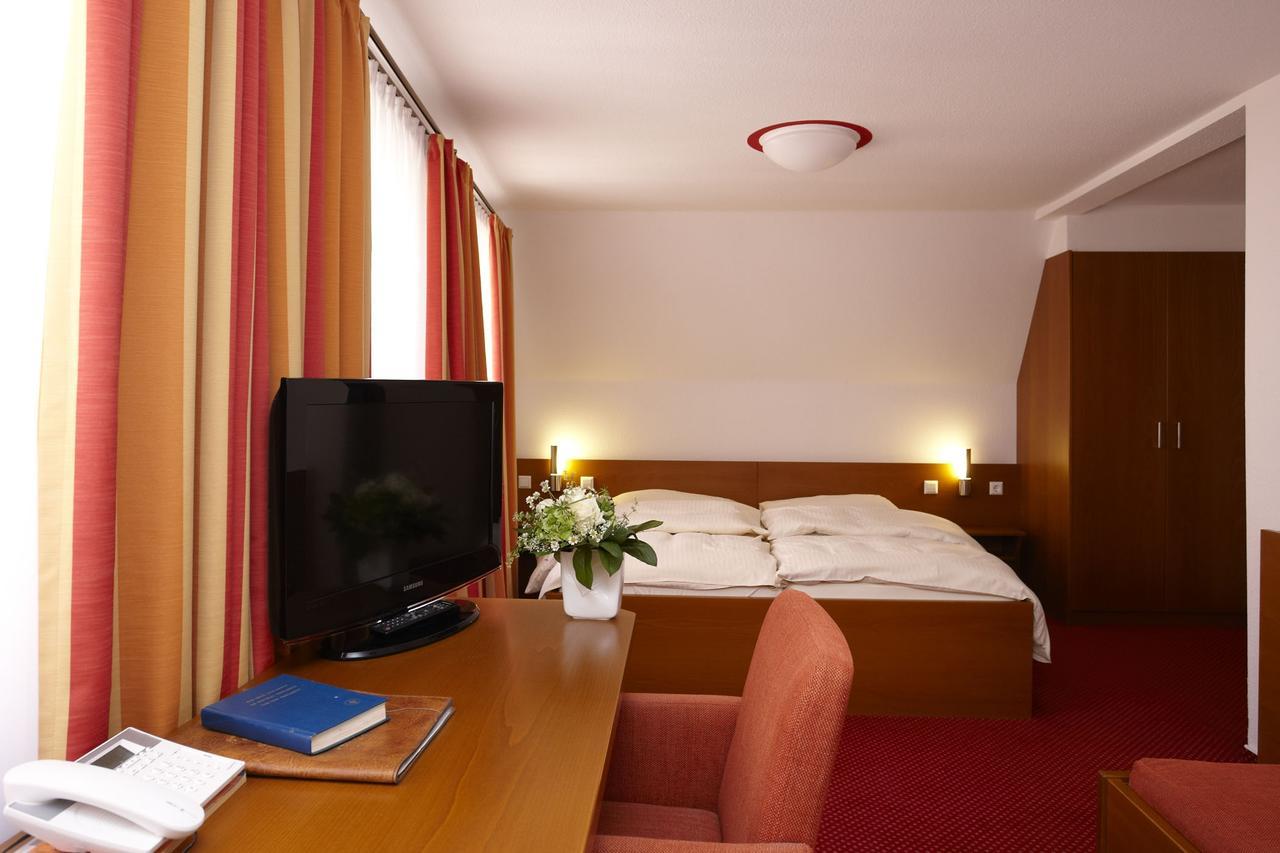Brauereigasthof-Hotel Roter Ochsen Ellwangen Dış mekan fotoğraf